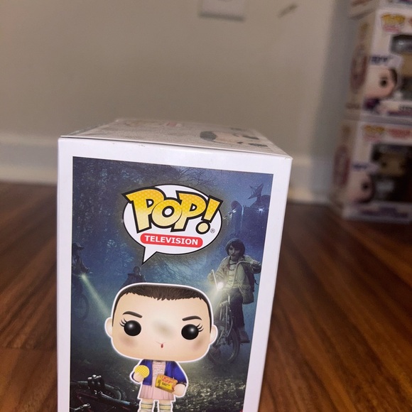Eleven With Eggos Funko pop - Picture 4 of 4